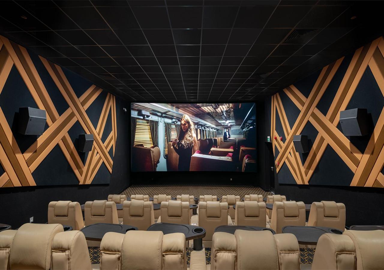 Crystal Inn Hotel - Alamein (Adults Only) 엘 알라메인 외부 사진 The interior of a typical movie theater
